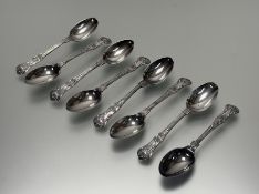 A George V Walker & Hall Sheffield silver set of eight double struck Kings pattern teaspoons: l. x