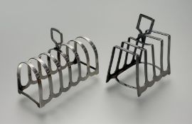 A Birmingham silver six division toast rack: h. x 5.5cm l. x 10.5cm Birmingham 1945 72.7g and an
