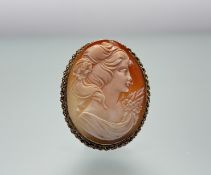 A modern Sheffield 9ct gold mounted oval hand carved cameo shell portrait brooch/pendant in