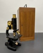 A cased American Bausch & Lomb optical microscope, Bausch & Lomb Optical Co. Rochester N.Y. U.S.A (