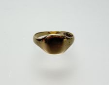 A 9ct gold signet ring unengraved S 3.48g