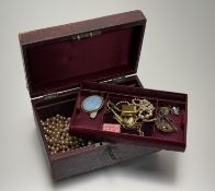 An Edwardian plum leather jewellery box containing a collection of costume jewellery to include