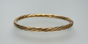 A 9ct gold rope pattern stiff hinged bangle: d. x 6cm 9.18g