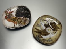 A Joyce Morgan for Chelsea Pottery large Mid-Century footed dish decorated with three owls (l.