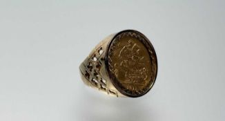 A George V gold sovereign 1911 mounted in 9ct gold ring U 16.48g