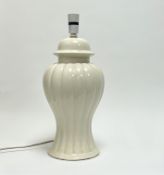 A 1980s cream ceramic table lamp of ginger jar form (h. 37cm) (plug removed)