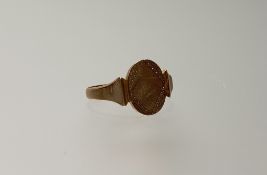 An Edwardian style 9ct gold Birmingham oval panel engraved signet ring V 3.3g