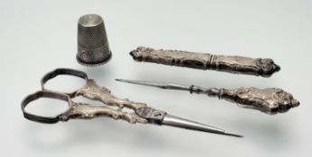 A French etui case of silver sewing accessories, probably second quarter, 19th century, the brass-