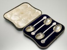 A cased set of four Edwardian silver trefid serving spoons, Elkington & Co., Birmingham 1908. Length