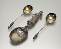 A pair of George V silver serving spoons, Elkington & Co., Birmingham 1921, each with lion terminal;