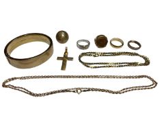 Group of gold and yellow metal jewellery to include a gold half sovereign in ring mount etc