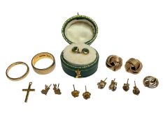 Two 9ct gold wedding rings, 9ct gold cross pendant and various 9ct gold earrings