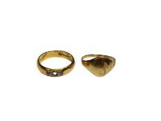 18ct gold diamond set wedding ring (one stone missing) and a 9ct gold signet ring (2)