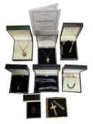 Group of gold and yellow metal jewellery to include an 18ct white gold chain, 18ct yellow gold and g