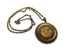 Queen Elizabeth II gold full sovereign, 1978, in 9ct gold pendant mount on 9ct gold chain