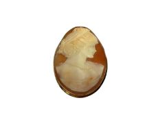 Italian carved shell cameo brooch depicting a female bust in gold mount (stamped 750)