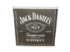 Six bottles, Jack Daniel's Old No. 7 Tennessee Whiskey, 40% Vol, 1 litre x 6 (sealed box)