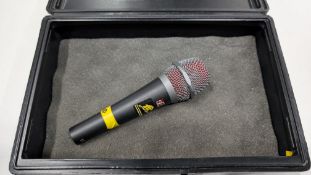 SE V7 Microphone plus case