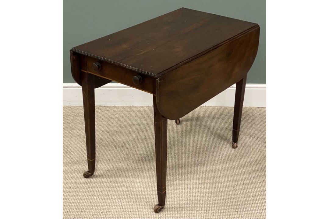 EDWARDIAN MAHOGANY PEMBROKE TABLE, with string inlay, on tapered supports, 74 (h) x 53/100 (w) x - Image 1 of 4