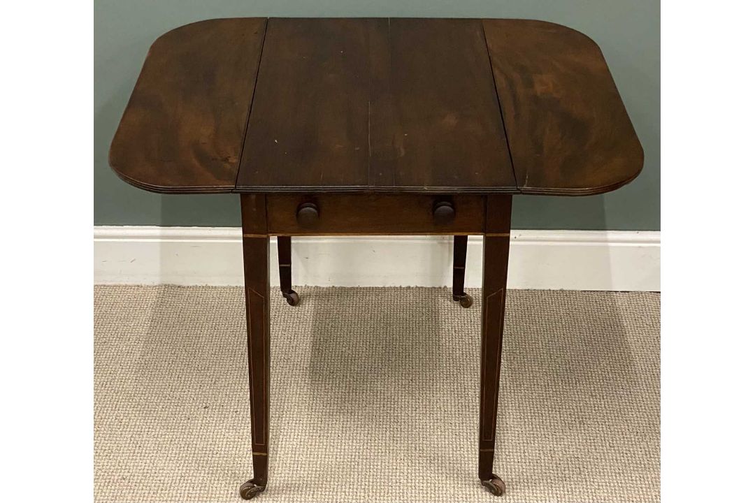 EDWARDIAN MAHOGANY PEMBROKE TABLE, with string inlay, on tapered supports, 74 (h) x 53/100 (w) x - Image 2 of 4
