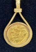 EDWARD VII 1902 GOLD HALF SOVEREIGN, in 9ct gold pendant mount, on 9ct gold fine link chain, 9.