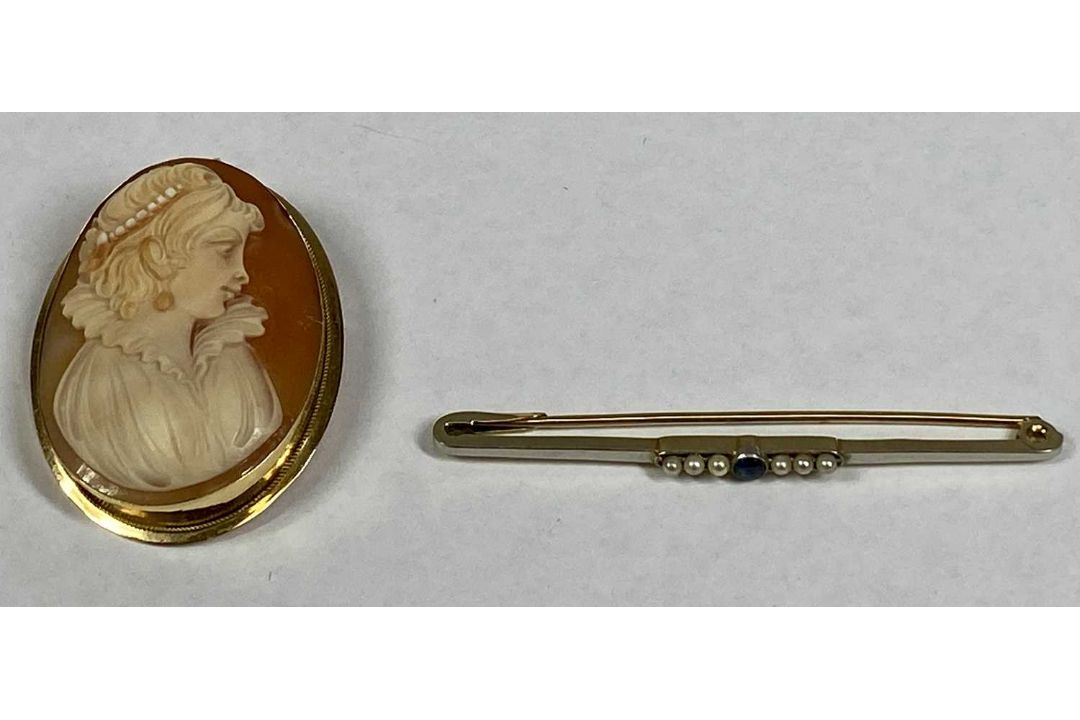 WHITE & YELLOW GOLD BAR BROOCH, set with sapphire and seed pearls, stamped '585', 6.5cms (l), 4. - Image 1 of 4