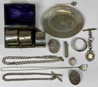 ASSORTED SILVER / WHITE METAL JEWELLERY & COLLECTABLES, including two oval brooches, oval pin