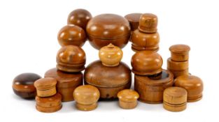COLLECTION OF TREEN, including small powder compacts or medicinal pill containers, rouge compacts,