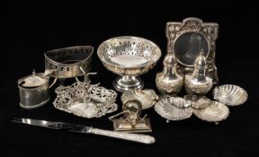 ASSORTED SILVER COLLECTABLES, including set 4 shell salts 5.5cms (diam.), ring stand 11cms wide,