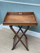 GEORGIAN STYLE MAHOGANY BUTLER'S TRAY & STAND, the gallery tray with three cut out handles, 65cms (