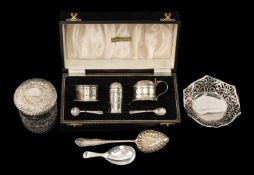 ASSORTED SILVER TABLEWARES, comprising boxed Elizabeth II 3pc cruet set with spoons, George V