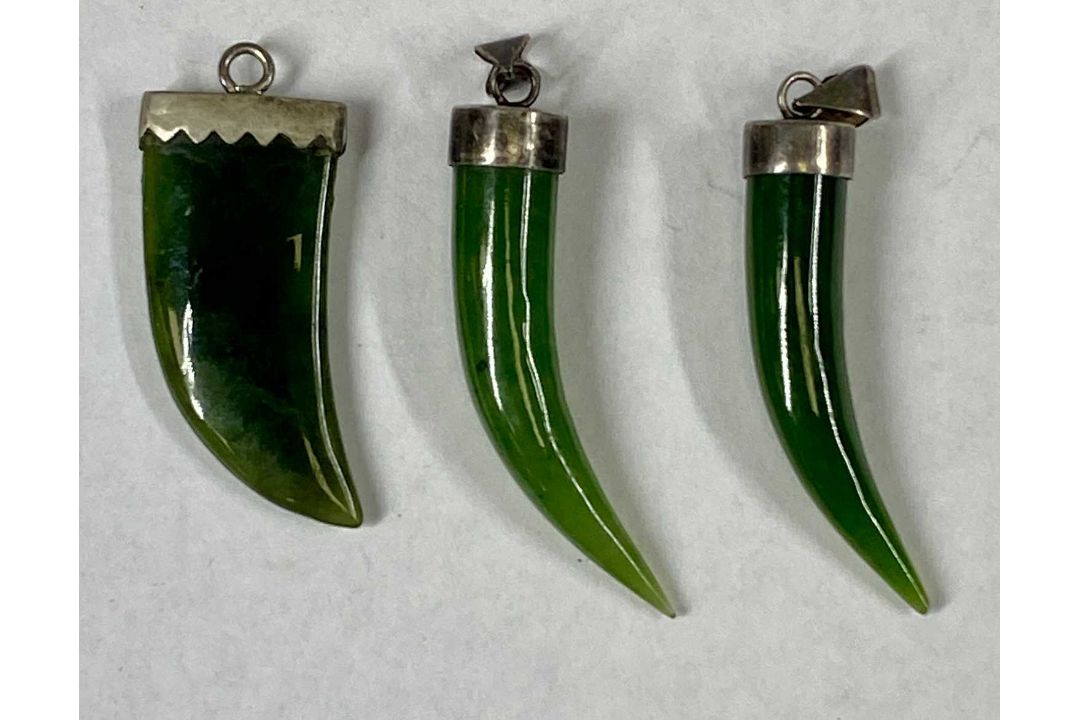 ASSORTMENT OF SILVER JEWELLERY, including bangle, fancy link bracelet, Egyptian pendant, claw - Image 4 of 6