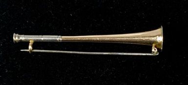 GOOD QUALITY YELLOW & WHITE METAL HUNTING HORN BROOCH, marked 15, 6cms (l), 4.9gms Provenance: