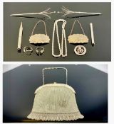 GROUP OF SILVER / WHITE METAL COLLECTABLES, including a mesh-link purse, two swizzle sticks, two
