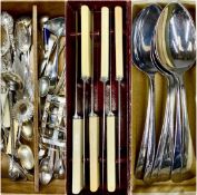 VARIOUS SILVER / PLATED COLLECTABLES, including silver handled button hook, two silver handled