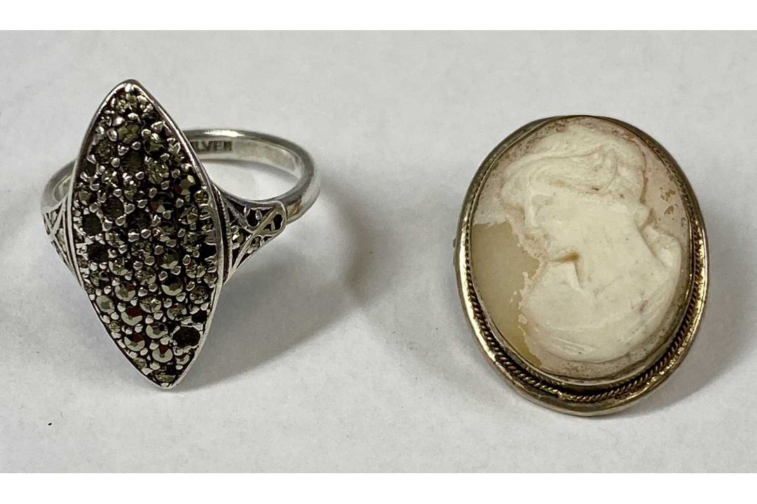 ASSORTMENT OF SILVER JEWELLERY, including bangle, fancy link bracelet, Egyptian pendant, claw - Image 6 of 6