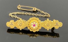 VICTORIAN 15CT GOLD BROOCH, set with central sapphire and split seed pearl surround, with safety