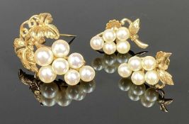 9CT GOLD & PEARL GRAPE BROOCH & EARRINGS, clip on, 10gms gross Provenance: private collection Conwy