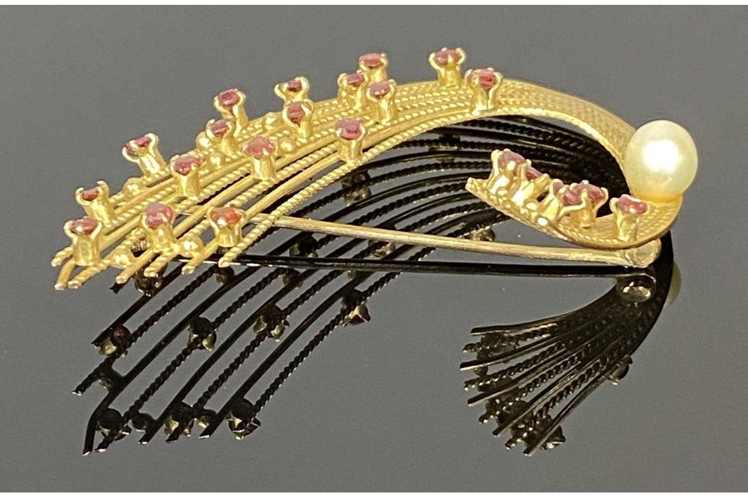 9CT GOLD STARBURST BROOCH set with small garnets and a pearl, approx. 50 x 35mms, 7.2gms Provenance: - Image 2 of 3