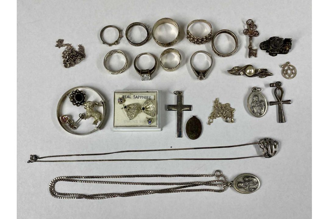 ASSORTED SILVER JEWELLERY, including rings, pendants, chains, bangle, etc., approx. 80gms gross - Image 1 of 7