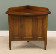 20TH CENTURY MAHOGANY FLOOR STANDING CORNER CUPBOARD with railback, 94 (h) x 96 (w) x 65cms (d)