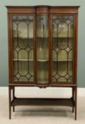 A FINE EDWARDIAN MAHOGANY CHINA CABINET, twin glazed door with central convex glazed panel,