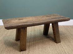 ANTIQUE RUSTIC ELM WELSH PIG BENCH, 42 (h) x 106 (w) x 39cms (d)