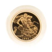 ELIZABETH II GOLD PROOF SOVEREIGN, 1982, encapsulated with COA in Royal Mint case of issue