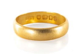 22CT GOLD WEDDING BAND, 4.2gms