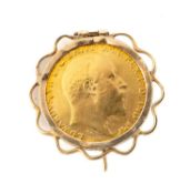 EDWARD VII HALF SOVEREIGN BROOCH, 1903, in unmarked yellow metal frame, valued as 9ct gold