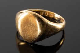 18CT GOLD SIGNET RING, unengraved, ring size I, 4.6gms