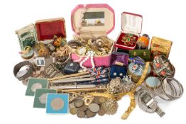 QUANTITY OF COSTUME JEWELLERY, WATCHES & PENS including various costume and dress brooches, beads