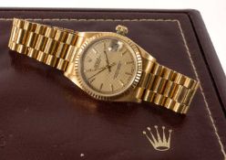 FINE 18CT GOLD ROLEX DATEJUST BRACELET WATCH, ref. 68278, ser. 967****, mid-size, pinstripe gold