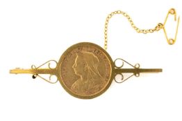 VICTORIAN GOLD HALF SOVEREIGN, 1899, veiled head, set in 9ct gold scroll bar brooch, 7.3gms